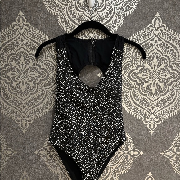 Nike Other - BNWT Nike Black and White Speckled Womens one piece swimsuit
